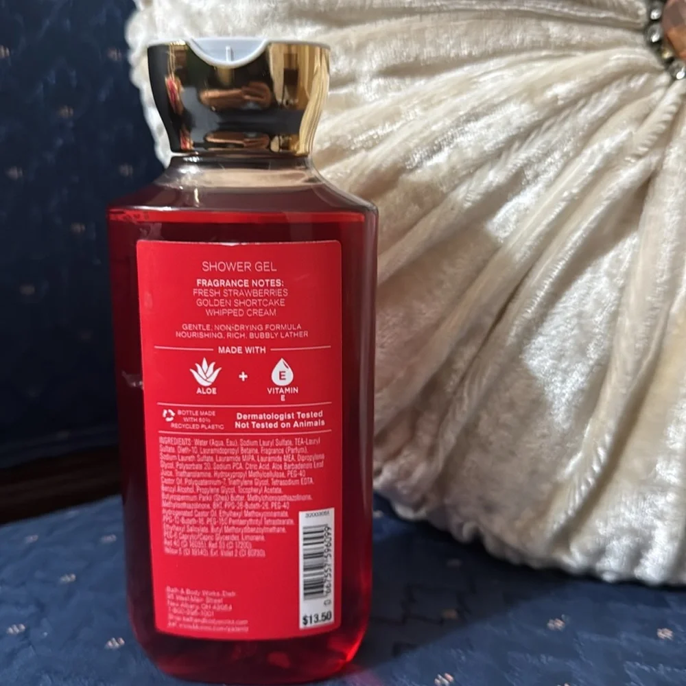 BATH & BODY WORKS SET. . . STRAWBERRY POUND CAKE SCENT - Picture 6 of 6